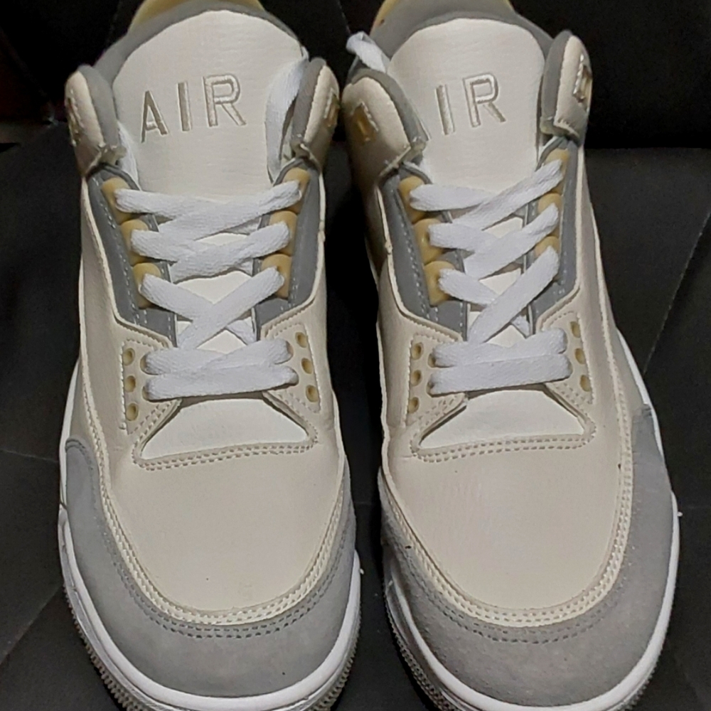Nike air Men's White and Gray Sneakers size 9.5